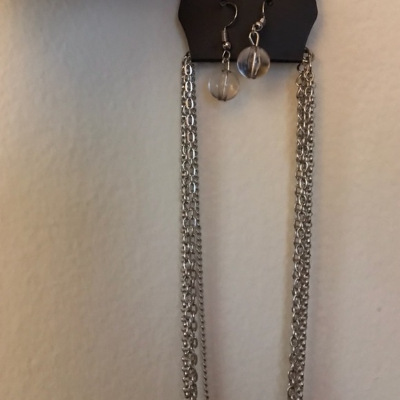 Earring and necklace set - Picture 3 of 3